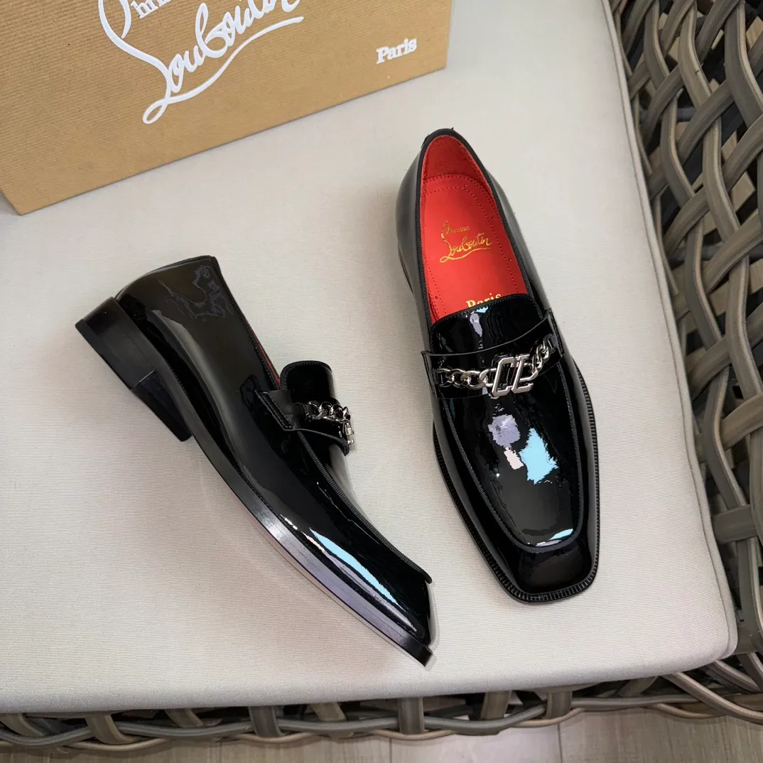 [CL red-soled shoes] Top P: 1020💰 Size 39-44 (⚠️38.45.46 custom-made, non-refundable and non-exchangeable) 🆑High-end men's business formal leather shoes, classic red-soled shoes | Fabric: Original imported first-layer cowhide, iconic rivet decoration | Lining: water-dyed cowhide lining Outsole: red cowhide outsole imported from Italy Brand: Christia*.Loubouti* 🆑 High-end men's business dress shoes | classic red soled shoes | Upper: original imported first layer cowhide iconic rivet decoration | Linning: Water dyed cow skin inner Outsole: red cowhide outsole imported from Italy Size: 39-44 (38.45.46 customized) Brand: Christia*.Loubouti*